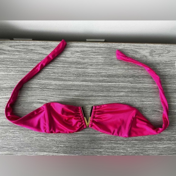 ❌SOLD❌ Victoria’s Secret bikini top - Picture 1 of 2